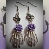 Pendientes mano esqueleto Malva