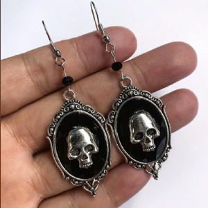 Pendientes vintage de aleación de acero con calavera metálica
