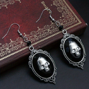 Pendientes vintage de aleación de acero con calavera metálica