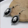 Pendientes vintage de aleación de acero con calavera metálica
