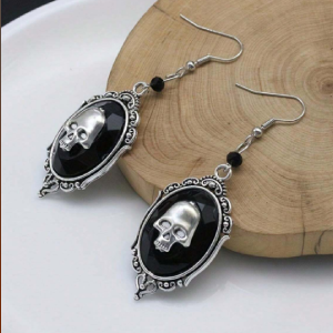 Pendientes vintage de aleación de acero con calavera metálica